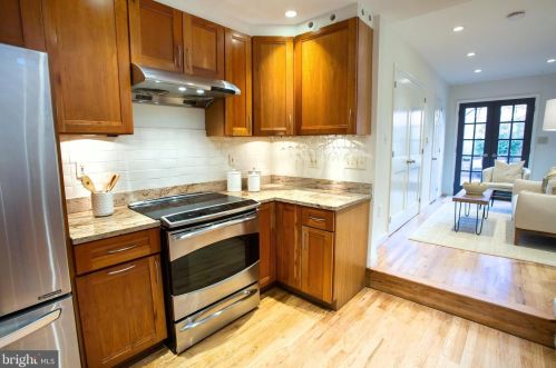 418 Capitol St, Washington DC  20003-4012 exterior