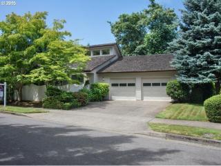 837 Fairway View Dr, Eugene, OR 97401-7608