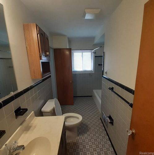 4938 Roosevelt Blvd, Dearborn Heights MI  48125-2539 exterior