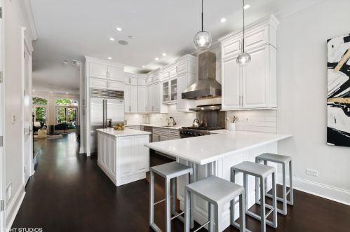 2514 Marshfield Ave, Chicago IL 60614-1907 exterior