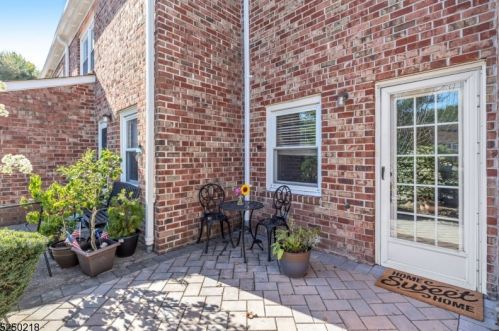 25 Wareham Ct, Scotch Plains NJ 07076-3138 exterior