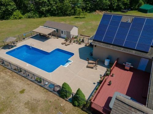 12 Old King St, Enfield CT 06082-5542 exterior