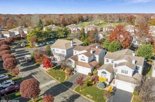 30 Windwatch Dr, Hauppauge NY 11788-3348 exterior