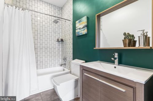 833 Bainbridge St, Philadelphia PA  19147-2009 exterior