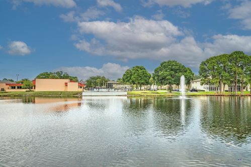 25 Lake Vista Trl, Fort Pierce FL 34952-6361 exterior