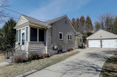 157 Sandringham Ave, Providence RI  02908-2313 exterior