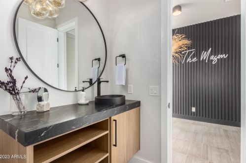 3118 42nd St, Phoenix AZ  85018-6418 exterior