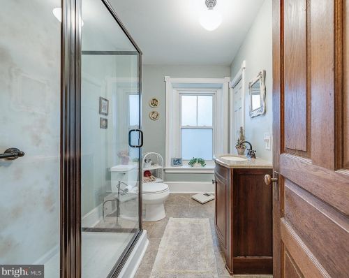 7909 Ardleigh St, Philadelphia PA 19118-3414 exterior