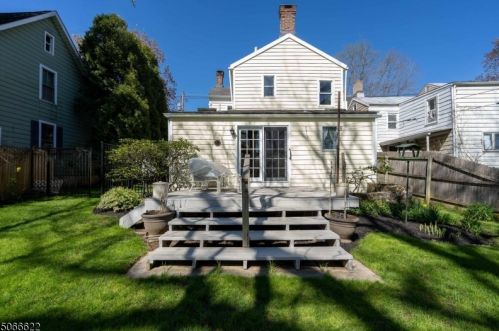 26 Halstead St, Clinton, NJ 08809-1307