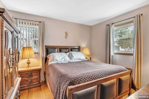 190 Maple St, Fairview NJ 07022-1512 exterior