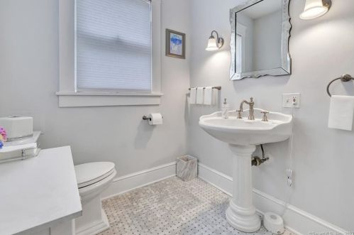 6 Crockett St, Norwalk CT 06853-1611 exterior