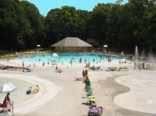 180 Pearsall Dr, Mount Vernon NY 10552-3945 exterior