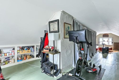 69 Arnold St, Providence RI 02906-1065 exterior