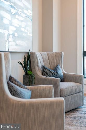 722 Broad St, Philadelphia PA 19146-3119 exterior