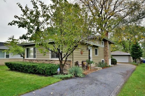 813 Berkley Ave, Elmhurst, IL 60126-4702