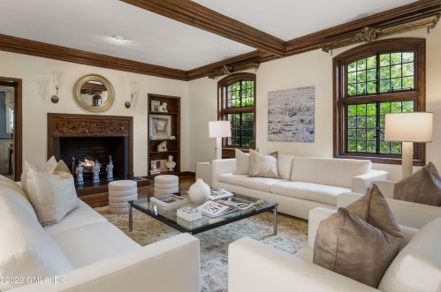 33 Midwood Rd, Greenwich CT 06830-3800 exterior