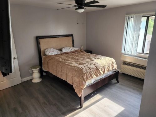 10814 Donna Dr, Milwaukee WI 53224-2218 exterior