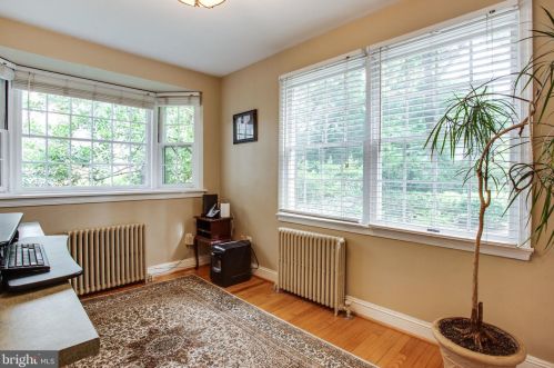 4 Argyle St, Rockville MD 20850-4417 exterior