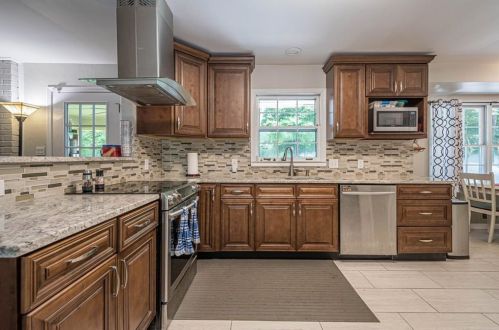 4882 Cambridge Dr, Atlanta GA 30338-5049 exterior