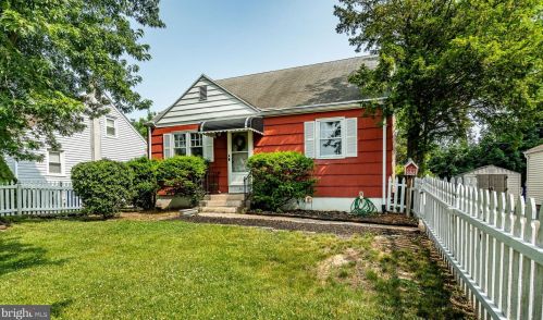 35 Norman St, Chester, PA 19014-2107