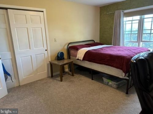 381 Thornhill Dr, Hanover PA  17331-7976 exterior