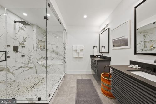 2706 Valley Dr, Alexandria VA  22302-2845 exterior