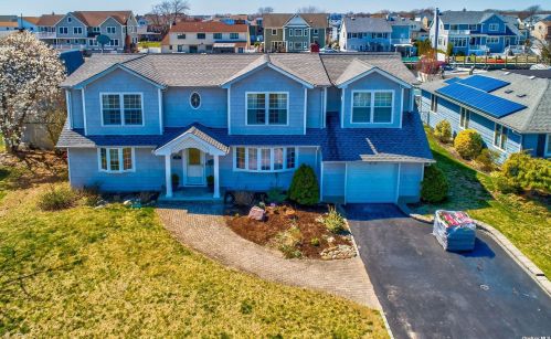 60 Lighthouse Rd, Babylon, NY 11702-4306