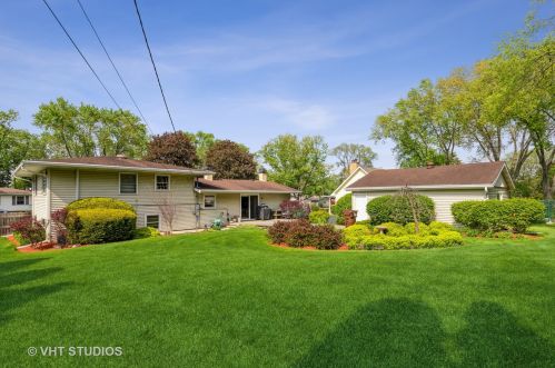 4811 Strong Rd, Bull Valley IL 60014-4560 exterior