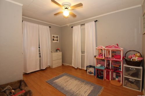 25 Claremont Ave, Babylon NY 11704-4014 exterior