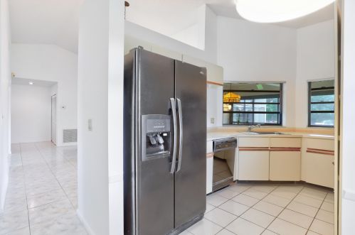 5873 Parkwalk Dr, Boynton Beach FL 33472-2322 exterior