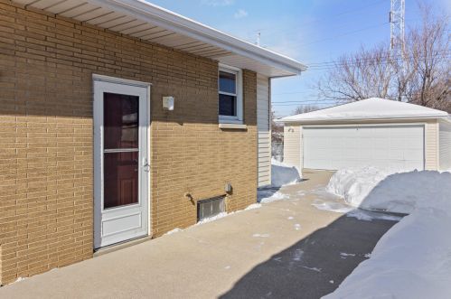 5300 Plainfield Ave, Milwaukee WI 53207-5048 exterior