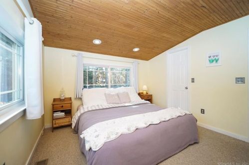 26 Emerson St, Norwalk CT 06855-1320 exterior