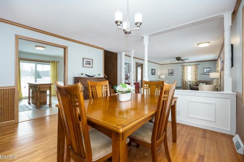 45551 Peninsula Dr, Grand Junction MI 49056-9462 exterior