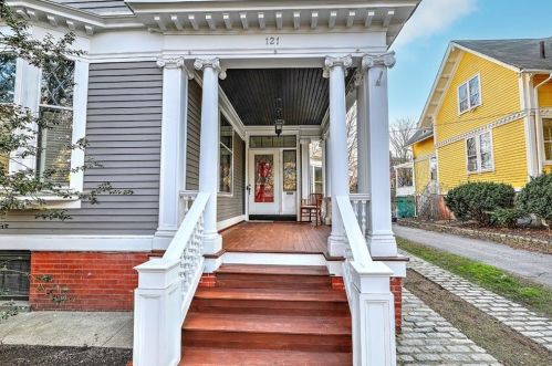 121 Benevolent St, Providence, RI 02906-3153