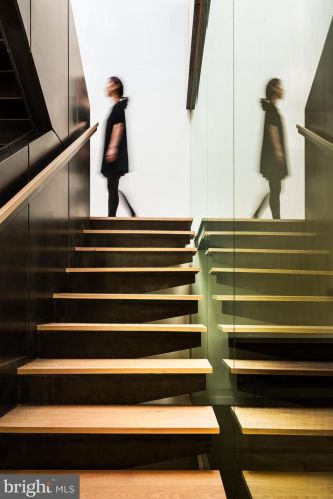 8725 Brk Rd, Mc Lean VA 22102-1507 exterior