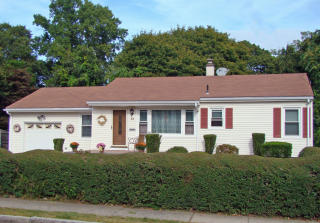 72 Gibbs Ave, Middletown, RI 02840-2243