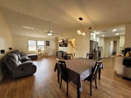 457 Walters Ter, Fort Pierce FL  34983-3878 exterior