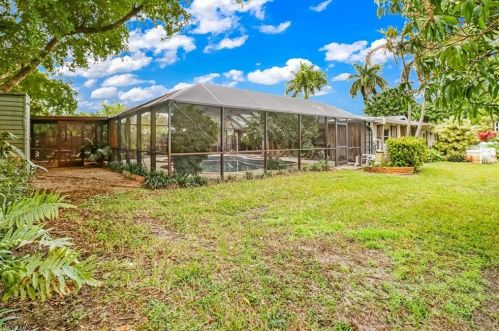 490 1st Ave, Naples, FL 34102-5964