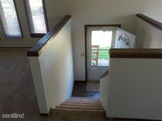 1301 Thompson Dr, Madison WI  53704-7814 exterior