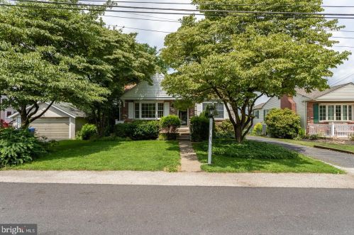208 Fourth Ave, Newtown Square, PA 19073-4515