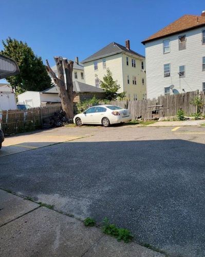 77 Clarence St, Providence RI 02909-3504 exterior