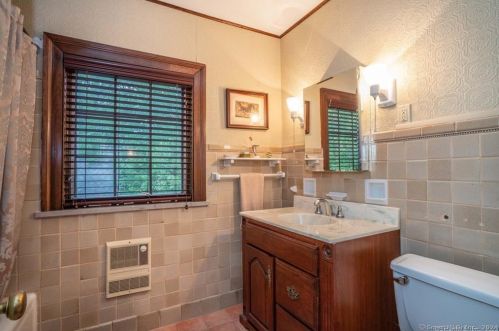 160 Oxford St, Hartford CT 06105-2514 exterior