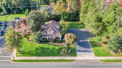 25 Memorial Pkwy, Atlantic Highlands NJ 07716-1655 exterior