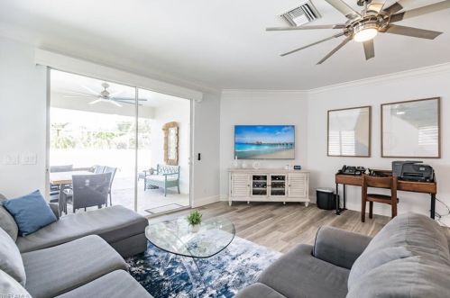 561 94 Ave, Naples FL 34108-2445 exterior