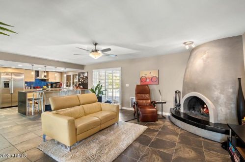 2440 Cinnabar Ave, Phoenix AZ 85020-1736 exterior