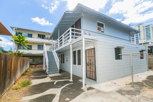 731 Paani St, Honolulu HI 96826-4223 exterior