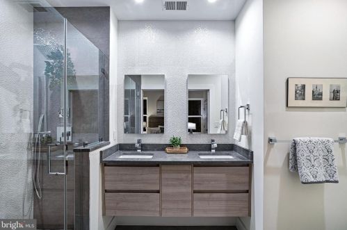 302 Rhode Is Ave, Washington DC 20001-1827 exterior