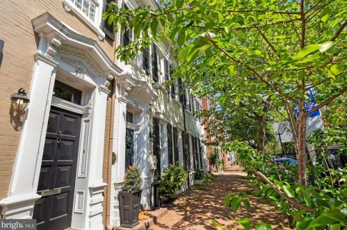 204 Royal St, Alexandria VA  22314-2627 exterior