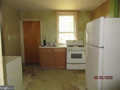 6144 Chancellor St, Philadelphia PA 19139-3702 exterior