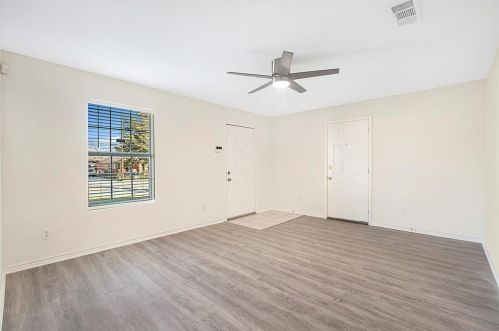 1826 Dennison St, Dallas TX  75212-2503 exterior